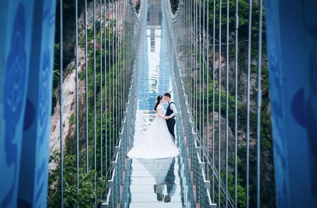 浪漫七夕·天橋之吻！馬仁奇峰景區(qū)憑借結(jié)婚證免費入園！